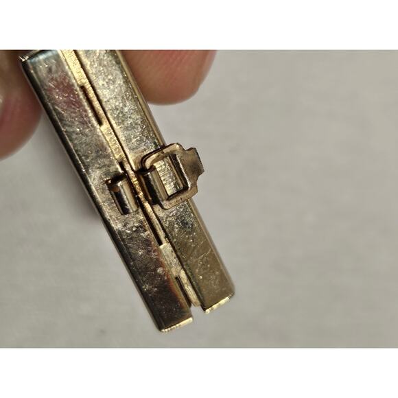 Cameo Four Picture Gold Tone Decorative Locket - Spring Loaded - Vintage - Picture 8 of 15